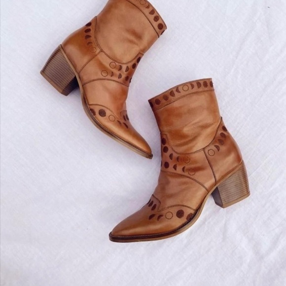 Call me the breeze Maisie Moon Phase Boots - Picture 5 of 11